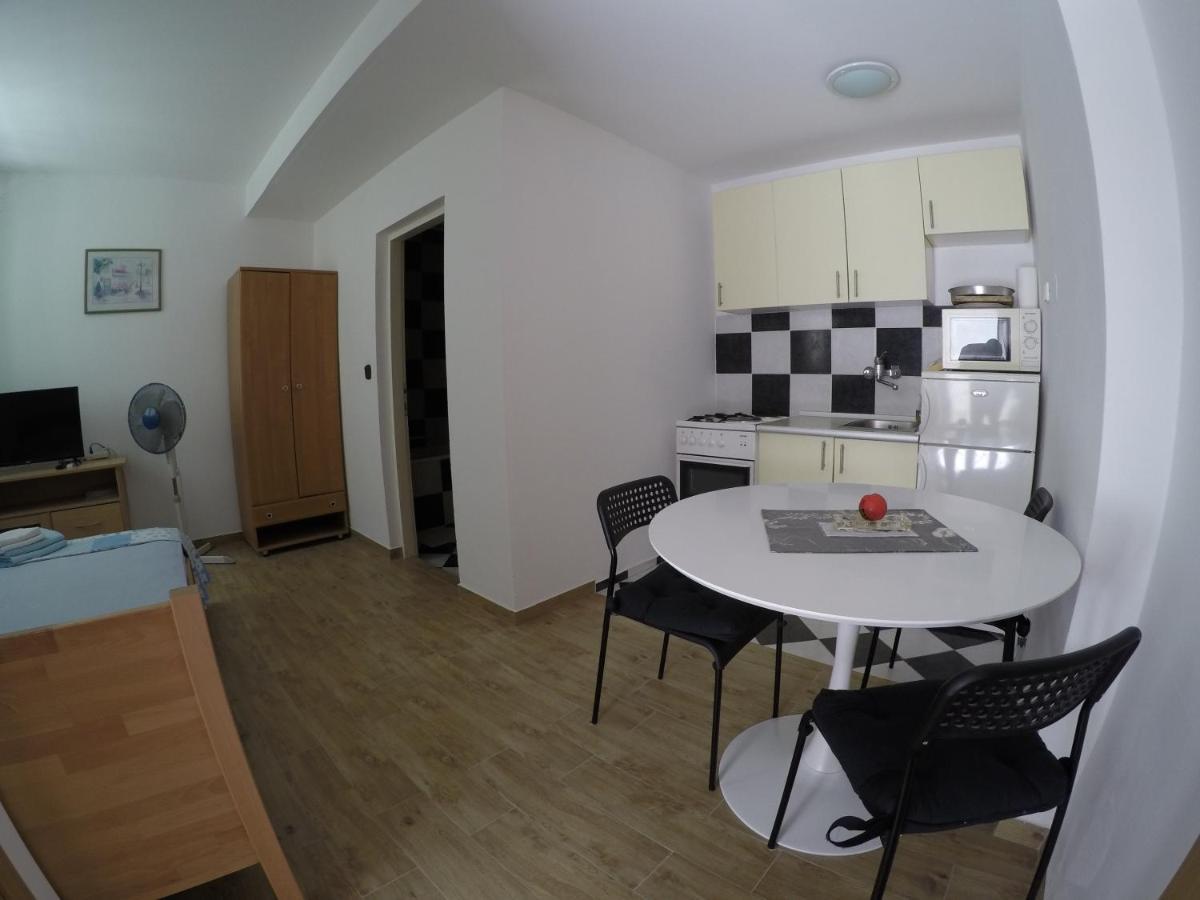 Apartments And Rooms By The Sea Bibinje, Zadar - 6199 Ngoại thất bức ảnh